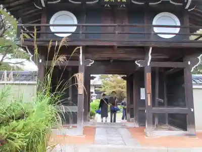 源光庵の山門・神門
