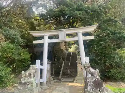 大川八幡神社の{uncategorized: "未分類", other: "その他", undefined: "問題あり", building: "その他建物", grave: "お墓", sacred_gate: "鳥居", guardian: "狛犬", statue: "像", buddha: "仏像", history: "歴史", nature: "自然", garden: "庭園", animal: "動物", pagoda: "塔", temizu: "手水舎", mountain_gate: "山門・神門", sanctuary: "本殿・本堂", subordinate: "末社・摂社", art: "芸術", scenery: "景色", jizo: "地蔵", ema: "絵馬", goshuin: "御朱印", omikuji: "おみくじ", items: "授与品その他", amulet: "お守り", goshuincho: "御朱印帳", eats: "食事", festival: "お祭り", votive_dance: "神楽", shichigosan: "七五三参", wedding: "結婚式", experience: "体験その他", initially: "初詣", around: "周辺", anti_infection: "感染症対策"}