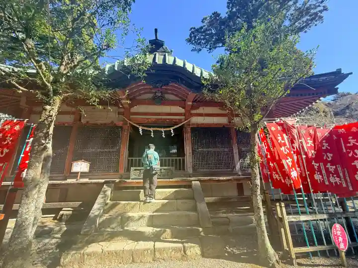 筑波山神社の{uncategorized: "未分類", other: "その他", undefined: "問題あり", building: "その他建物", grave: "お墓", sacred_gate: "鳥居", guardian: "狛犬", statue: "像", buddha: "仏像", history: "歴史", nature: "自然", garden: "庭園", animal: "動物", pagoda: "塔", temizu: "手水舎", mountain_gate: "山門・神門", sanctuary: "本殿・本堂", subordinate: "末社・摂社", art: "芸術", scenery: "景色", jizo: "地蔵", ema: "絵馬", goshuin: "御朱印", omikuji: "おみくじ", items: "授与品その他", amulet: "お守り", goshuincho: "御朱印帳", eats: "食事", festival: "お祭り", votive_dance: "神楽", shichigosan: "七五三参", wedding: "結婚式", experience: "体験その他", initially: "初詣", around: "周辺", anti_infection: "感染症対策"}