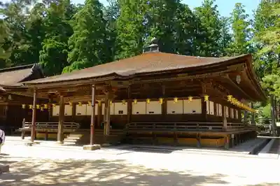 壇上伽藍の本殿・本堂