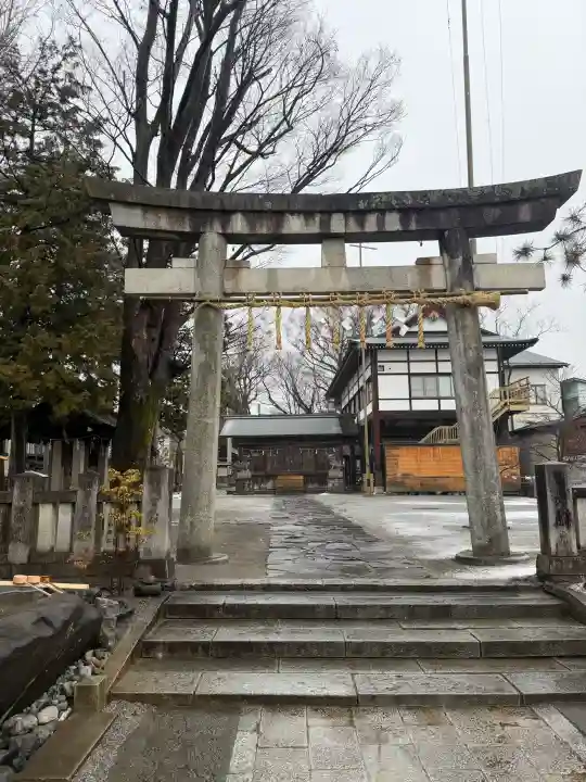 八剣神社の{uncategorized: "未分類", other: "その他", undefined: "問題あり", building: "その他建物", grave: "お墓", sacred_gate: "鳥居", guardian: "狛犬", statue: "像", buddha: "仏像", history: "歴史", nature: "自然", garden: "庭園", animal: "動物", pagoda: "塔", temizu: "手水舎", mountain_gate: "山門・神門", sanctuary: "本殿・本堂", subordinate: "末社・摂社", art: "芸術", scenery: "景色", jizo: "地蔵", ema: "絵馬", goshuin: "御朱印", omikuji: "おみくじ", items: "授与品その他", amulet: "お守り", goshuincho: "御朱印帳", eats: "食事", festival: "お祭り", votive_dance: "神楽", shichigosan: "七五三参", wedding: "結婚式", experience: "体験その他", initially: "初詣", around: "周辺", anti_infection: "感染症対策"}