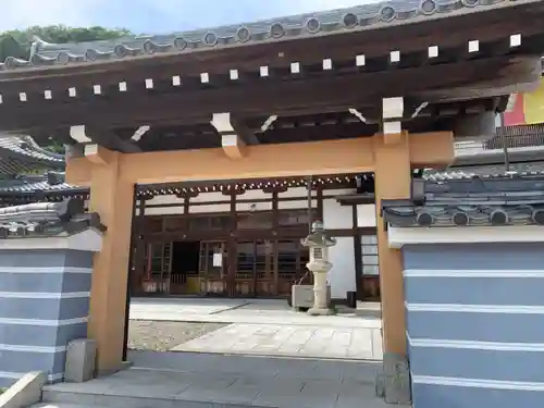 尾張高野山宗　総本山　岩屋寺の山門