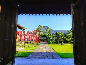 宝国寺の本殿・本堂