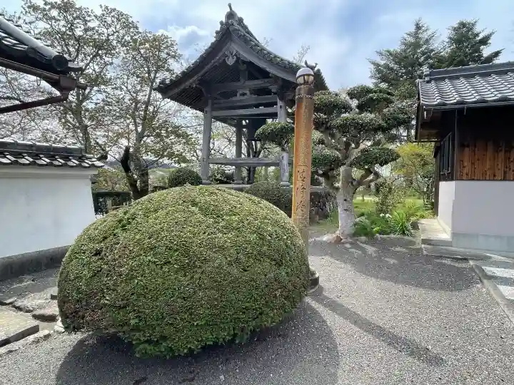 法興寺の{uncategorized: "未分類", other: "その他", undefined: "問題あり", building: "その他建物", grave: "お墓", sacred_gate: "鳥居", guardian: "狛犬", statue: "像", buddha: "仏像", history: "歴史", nature: "自然", garden: "庭園", animal: "動物", pagoda: "塔", temizu: "手水舎", mountain_gate: "山門・神門", sanctuary: "本殿・本堂", subordinate: "末社・摂社", art: "芸術", scenery: "景色", jizo: "地蔵", ema: "絵馬", goshuin: "御朱印", omikuji: "おみくじ", items: "授与品その他", amulet: "お守り", goshuincho: "御朱印帳", eats: "食事", festival: "お祭り", votive_dance: "神楽", shichigosan: "七五三参", wedding: "結婚式", experience: "体験その他", initially: "初詣", around: "周辺", anti_infection: "感染症対策"}