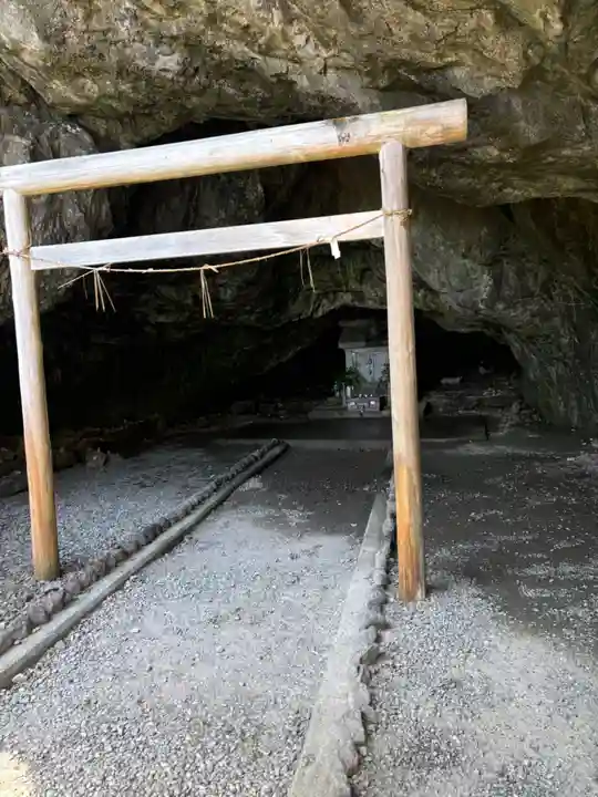 御厨人窟・神明窟(高知県)