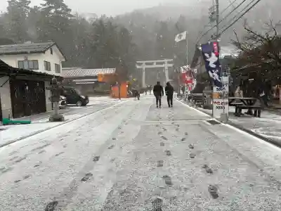 諏訪大社の{uncategorized: "未分類", other: "その他", undefined: "問題あり", building: "その他建物", grave: "お墓", sacred_gate: "鳥居", guardian: "狛犬", statue: "像", buddha: "仏像", history: "歴史", nature: "自然", garden: "庭園", animal: "動物", pagoda: "塔", temizu: "手水舎", mountain_gate: "山門・神門", sanctuary: "本殿・本堂", subordinate: "末社・摂社", art: "芸術", scenery: "景色", jizo: "地蔵", ema: "絵馬", goshuin: "御朱印", omikuji: "おみくじ", items: "授与品その他", amulet: "お守り", goshuincho: "御朱印帳", eats: "食事", festival: "お祭り", votive_dance: "神楽", shichigosan: "七五三参", wedding: "結婚式", experience: "体験その他", initially: "初詣", around: "周辺", anti_infection: "感染症対策"}
