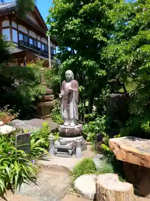 大興寺の{uncategorized: "未分類", other: "その他", undefined: "問題あり", building: "その他建物", grave: "お墓", sacred_gate: "鳥居", guardian: "狛犬", statue: "像", buddha: "仏像", history: "歴史", nature: "自然", garden: "庭園", animal: "動物", pagoda: "塔", temizu: "手水舎", mountain_gate: "山門・神門", sanctuary: "本殿・本堂", subordinate: "末社・摂社", art: "芸術", scenery: "景色", jizo: "地蔵", ema: "絵馬", goshuin: "御朱印", omikuji: "おみくじ", items: "授与品その他", amulet: "お守り", goshuincho: "御朱印帳", eats: "食事", festival: "お祭り", votive_dance: "神楽", shichigosan: "七五三参", wedding: "結婚式", experience: "体験その他", initially: "初詣", around: "周辺", anti_infection: "感染症対策"}