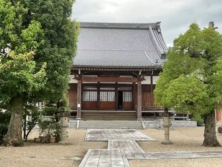 西導寺の本殿・本堂