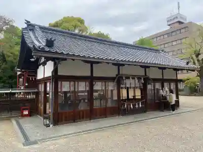 率川神社(大神神社摂社)の{uncategorized: "未分類", other: "その他", undefined: "問題あり", building: "その他建物", grave: "お墓", sacred_gate: "鳥居", guardian: "狛犬", statue: "像", buddha: "仏像", history: "歴史", nature: "自然", garden: "庭園", animal: "動物", pagoda: "塔", temizu: "手水舎", mountain_gate: "山門・神門", sanctuary: "本殿・本堂", subordinate: "末社・摂社", art: "芸術", scenery: "景色", jizo: "地蔵", ema: "絵馬", goshuin: "御朱印", omikuji: "おみくじ", items: "授与品その他", amulet: "お守り", goshuincho: "御朱印帳", eats: "食事", festival: "お祭り", votive_dance: "神楽", shichigosan: "七五三参", wedding: "結婚式", experience: "体験その他", initially: "初詣", around: "周辺", anti_infection: "感染症対策"}