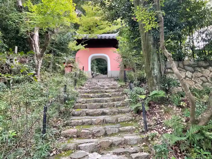 石峯寺の山門・神門