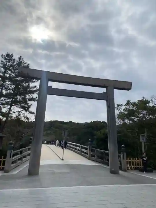 伊勢神宮内宮(皇大神宮)の{uncategorized: "未分類", other: "その他", undefined: "問題あり", building: "その他建物", grave: "お墓", sacred_gate: "鳥居", guardian: "狛犬", statue: "像", buddha: "仏像", history: "歴史", nature: "自然", garden: "庭園", animal: "動物", pagoda: "塔", temizu: "手水舎", mountain_gate: "山門・神門", sanctuary: "本殿・本堂", subordinate: "末社・摂社", art: "芸術", scenery: "景色", jizo: "地蔵", ema: "絵馬", goshuin: "御朱印", omikuji: "おみくじ", items: "授与品その他", amulet: "お守り", goshuincho: "御朱印帳", eats: "食事", festival: "お祭り", votive_dance: "神楽", shichigosan: "七五三参", wedding: "結婚式", experience: "体験その他", initially: "初詣", around: "周辺", anti_infection: "感染症対策"}