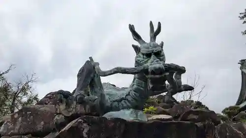 龍宮（江島神社）の像