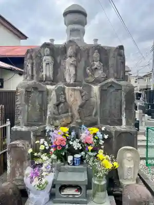 本成寺の{uncategorized: "未分類", other: "その他", undefined: "問題あり", building: "その他建物", grave: "お墓", sacred_gate: "鳥居", guardian: "狛犬", statue: "像", buddha: "仏像", history: "歴史", nature: "自然", garden: "庭園", animal: "動物", pagoda: "塔", temizu: "手水舎", mountain_gate: "山門・神門", sanctuary: "本殿・本堂", subordinate: "末社・摂社", art: "芸術", scenery: "景色", jizo: "地蔵", ema: "絵馬", goshuin: "御朱印", omikuji: "おみくじ", items: "授与品その他", amulet: "お守り", goshuincho: "御朱印帳", eats: "食事", festival: "お祭り", votive_dance: "神楽", shichigosan: "七五三参", wedding: "結婚式", experience: "体験その他", initially: "初詣", around: "周辺", anti_infection: "感染症対策"}