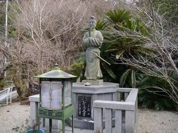 平等寺(三輪山平等寺)の像