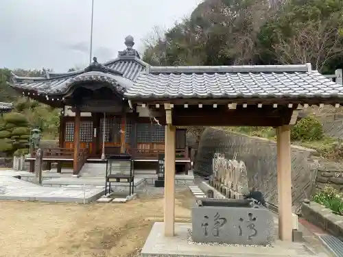 榮福寺の{uncategorized: "未分類", other: "その他", undefined: "問題あり", building: "その他建物", grave: "お墓", sacred_gate: "鳥居", guardian: "狛犬", statue: "像", buddha: "仏像", history: "歴史", nature: "自然", garden: "庭園", animal: "動物", pagoda: "塔", temizu: "手水舎", mountain_gate: "山門・神門", sanctuary: "本殿・本堂", subordinate: "末社・摂社", art: "芸術", scenery: "景色", jizo: "地蔵", ema: "絵馬", goshuin: "御朱印", omikuji: "おみくじ", items: "授与品その他", amulet: "お守り", goshuincho: "御朱印帳", eats: "食事", festival: "お祭り", votive_dance: "神楽", shichigosan: "七五三参", wedding: "結婚式", experience: "体験その他", initially: "初詣", around: "周辺", anti_infection: "感染症対策"}