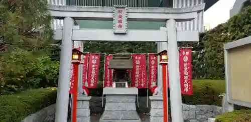 新栄稲荷神社の鳥居