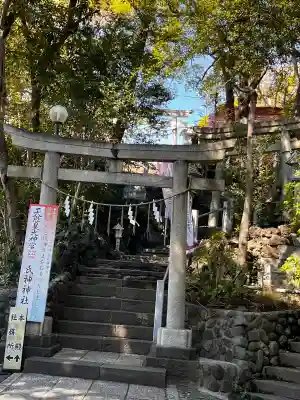 多摩川浅間神社の{uncategorized: "未分類", other: "その他", undefined: "問題あり", building: "その他建物", grave: "お墓", sacred_gate: "鳥居", guardian: "狛犬", statue: "像", buddha: "仏像", history: "歴史", nature: "自然", garden: "庭園", animal: "動物", pagoda: "塔", temizu: "手水舎", mountain_gate: "山門・神門", sanctuary: "本殿・本堂", subordinate: "末社・摂社", art: "芸術", scenery: "景色", jizo: "地蔵", ema: "絵馬", goshuin: "御朱印", omikuji: "おみくじ", items: "授与品その他", amulet: "お守り", goshuincho: "御朱印帳", eats: "食事", festival: "お祭り", votive_dance: "神楽", shichigosan: "七五三参", wedding: "結婚式", experience: "体験その他", initially: "初詣", around: "周辺", anti_infection: "感染症対策"}