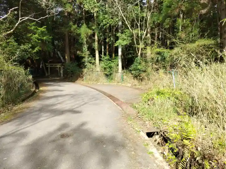 首塚大明神の{uncategorized: "未分類", other: "その他", undefined: "問題あり", building: "その他建物", grave: "お墓", sacred_gate: "鳥居", guardian: "狛犬", statue: "像", buddha: "仏像", history: "歴史", nature: "自然", garden: "庭園", animal: "動物", pagoda: "塔", temizu: "手水舎", mountain_gate: "山門・神門", sanctuary: "本殿・本堂", subordinate: "末社・摂社", art: "芸術", scenery: "景色", jizo: "地蔵", ema: "絵馬", goshuin: "御朱印", omikuji: "おみくじ", items: "授与品その他", amulet: "お守り", goshuincho: "御朱印帳", eats: "食事", festival: "お祭り", votive_dance: "神楽", shichigosan: "七五三参", wedding: "結婚式", experience: "体験その他", initially: "初詣", around: "周辺", anti_infection: "感染症対策"}