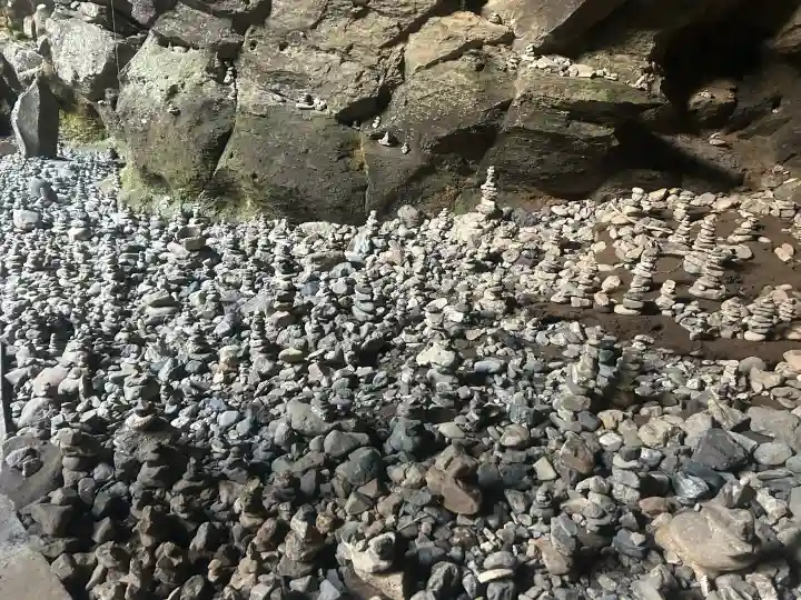 天安河原宮の{uncategorized: "未分類", other: "その他", undefined: "問題あり", building: "その他建物", grave: "お墓", sacred_gate: "鳥居", guardian: "狛犬", statue: "像", buddha: "仏像", history: "歴史", nature: "自然", garden: "庭園", animal: "動物", pagoda: "塔", temizu: "手水舎", mountain_gate: "山門・神門", sanctuary: "本殿・本堂", subordinate: "末社・摂社", art: "芸術", scenery: "景色", jizo: "地蔵", ema: "絵馬", goshuin: "御朱印", omikuji: "おみくじ", items: "授与品その他", amulet: "お守り", goshuincho: "御朱印帳", eats: "食事", festival: "お祭り", votive_dance: "神楽", shichigosan: "七五三参", wedding: "結婚式", experience: "体験その他", initially: "初詣", around: "周辺", anti_infection: "感染症対策"}