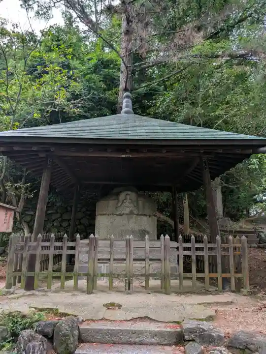 湯釜薬師の{uncategorized: "未分類", other: "その他", undefined: "問題あり", building: "その他建物", grave: "お墓", sacred_gate: "鳥居", guardian: "狛犬", statue: "像", buddha: "仏像", history: "歴史", nature: "自然", garden: "庭園", animal: "動物", pagoda: "塔", temizu: "手水舎", mountain_gate: "山門・神門", sanctuary: "本殿・本堂", subordinate: "末社・摂社", art: "芸術", scenery: "景色", jizo: "地蔵", ema: "絵馬", goshuin: "御朱印", omikuji: "おみくじ", items: "授与品その他", amulet: "お守り", goshuincho: "御朱印帳", eats: "食事", festival: "お祭り", votive_dance: "神楽", shichigosan: "七五三参", wedding: "結婚式", experience: "体験その他", initially: "初詣", around: "周辺", anti_infection: "感染症対策"}