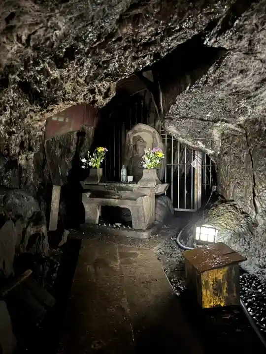 薬王院福徳弁財天洞(東京都)