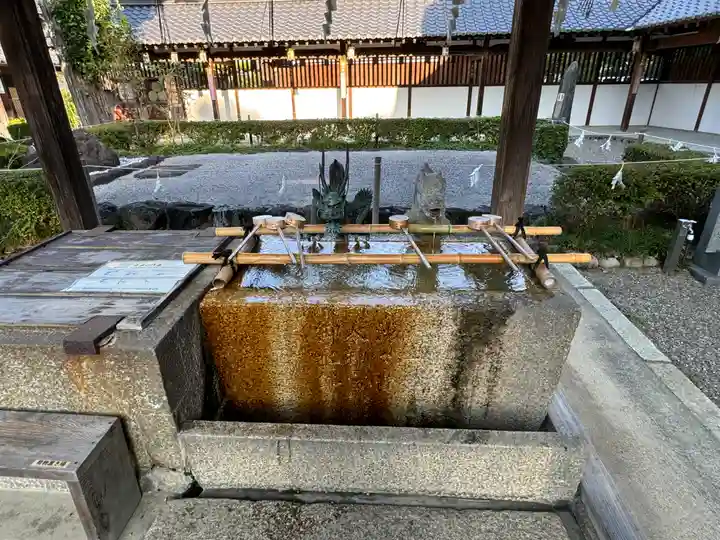 沙沙貴神社の手水舎