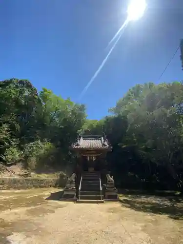 向日神社の{uncategorized: "未分類", other: "その他", undefined: "問題あり", building: "その他建物", grave: "お墓", sacred_gate: "鳥居", guardian: "狛犬", statue: "像", buddha: "仏像", history: "歴史", nature: "自然", garden: "庭園", animal: "動物", pagoda: "塔", temizu: "手水舎", mountain_gate: "山門・神門", sanctuary: "本殿・本堂", subordinate: "末社・摂社", art: "芸術", scenery: "景色", jizo: "地蔵", ema: "絵馬", goshuin: "御朱印", omikuji: "おみくじ", items: "授与品その他", amulet: "お守り", goshuincho: "御朱印帳", eats: "食事", festival: "お祭り", votive_dance: "神楽", shichigosan: "七五三参", wedding: "結婚式", experience: "体験その他", initially: "初詣", around: "周辺", anti_infection: "感染症対策"}