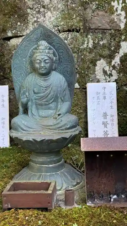 大本山七宝瀧寺の{uncategorized: "未分類", other: "その他", undefined: "問題あり", building: "その他建物", grave: "お墓", sacred_gate: "鳥居", guardian: "狛犬", statue: "像", buddha: "仏像", history: "歴史", nature: "自然", garden: "庭園", animal: "動物", pagoda: "塔", temizu: "手水舎", mountain_gate: "山門・神門", sanctuary: "本殿・本堂", subordinate: "末社・摂社", art: "芸術", scenery: "景色", jizo: "地蔵", ema: "絵馬", goshuin: "御朱印", omikuji: "おみくじ", items: "授与品その他", amulet: "お守り", goshuincho: "御朱印帳", eats: "食事", festival: "お祭り", votive_dance: "神楽", shichigosan: "七五三参", wedding: "結婚式", experience: "体験その他", initially: "初詣", around: "周辺", anti_infection: "感染症対策"}