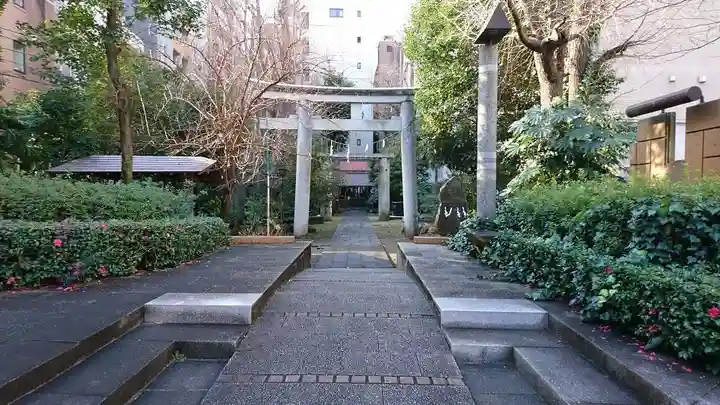 新橋鹽竃神社の鳥居