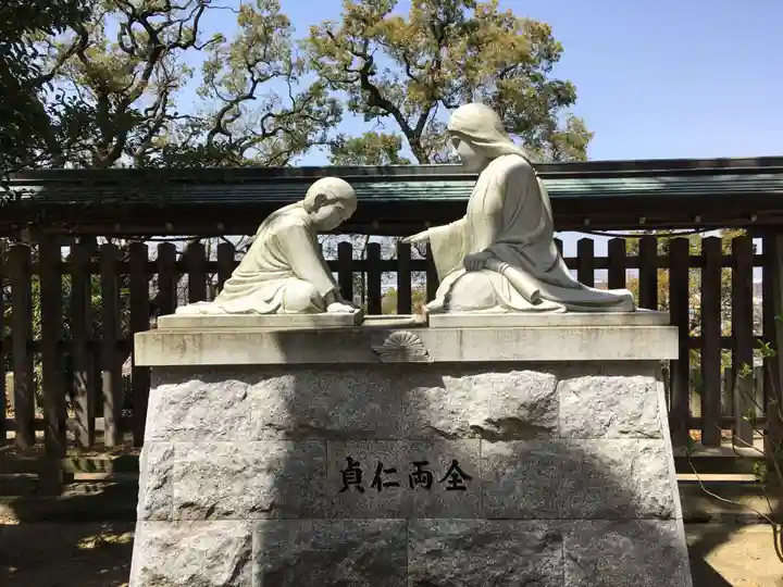 四條畷神社の像