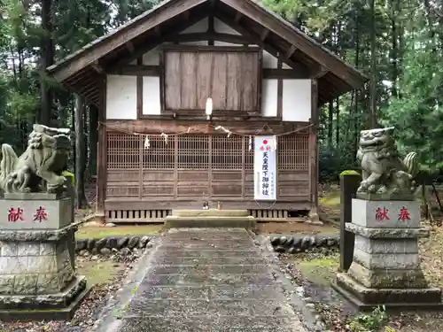 小被神社の本殿