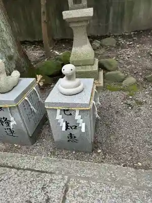 麄香神社の像