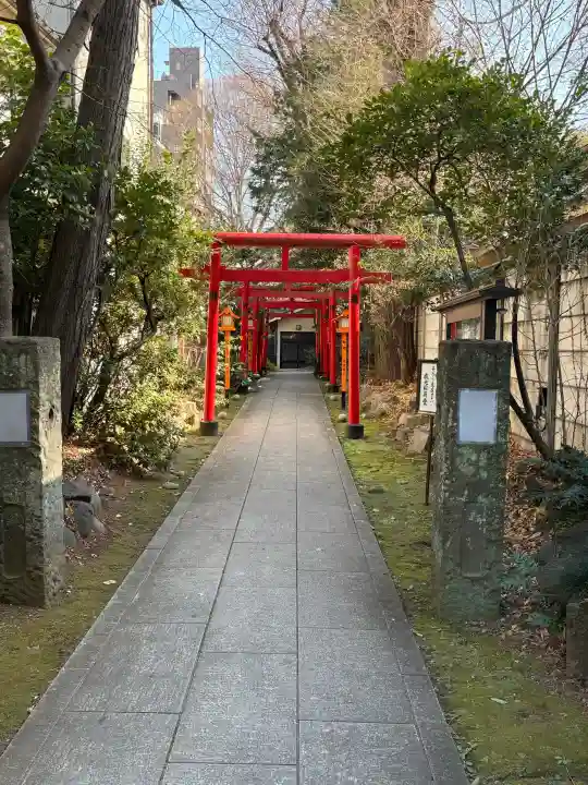 威光稲荷堂の{uncategorized: "未分類", other: "その他", undefined: "問題あり", building: "その他建物", grave: "お墓", sacred_gate: "鳥居", guardian: "狛犬", statue: "像", buddha: "仏像", history: "歴史", nature: "自然", garden: "庭園", animal: "動物", pagoda: "塔", temizu: "手水舎", mountain_gate: "山門・神門", sanctuary: "本殿・本堂", subordinate: "末社・摂社", art: "芸術", scenery: "景色", jizo: "地蔵", ema: "絵馬", goshuin: "御朱印", omikuji: "おみくじ", items: "授与品その他", amulet: "お守り", goshuincho: "御朱印帳", eats: "食事", festival: "お祭り", votive_dance: "神楽", shichigosan: "七五三参", wedding: "結婚式", experience: "体験その他", initially: "初詣", around: "周辺", anti_infection: "感染症対策"}