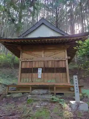 栗木地蔵堂跡の{uncategorized: "未分類", other: "その他", undefined: "問題あり", building: "その他建物", grave: "お墓", sacred_gate: "鳥居", guardian: "狛犬", statue: "像", buddha: "仏像", history: "歴史", nature: "自然", garden: "庭園", animal: "動物", pagoda: "塔", temizu: "手水舎", mountain_gate: "山門・神門", sanctuary: "本殿・本堂", subordinate: "末社・摂社", art: "芸術", scenery: "景色", jizo: "地蔵", ema: "絵馬", goshuin: "御朱印", omikuji: "おみくじ", items: "授与品その他", amulet: "お守り", goshuincho: "御朱印帳", eats: "食事", festival: "お祭り", votive_dance: "神楽", shichigosan: "七五三参", wedding: "結婚式", experience: "体験その他", initially: "初詣", around: "周辺", anti_infection: "感染症対策"}