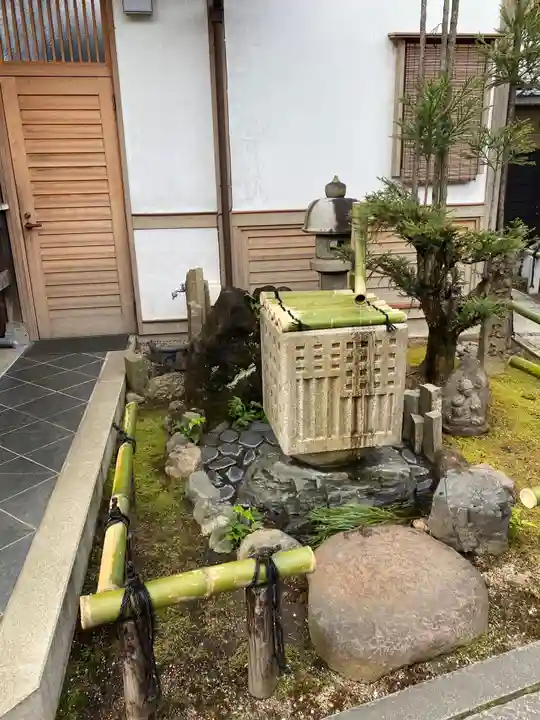 常性寺の手水舎