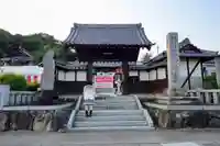 埼玉厄除け開運大師・龍泉寺(切り絵御朱印発祥の寺)の山門・神門