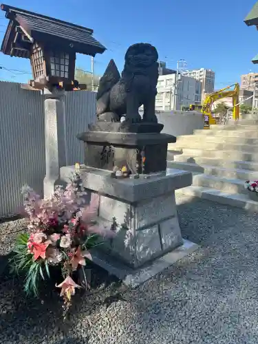 札幌諏訪神社の{uncategorized: "未分類", other: "その他", undefined: "問題あり", building: "その他建物", grave: "お墓", sacred_gate: "鳥居", guardian: "狛犬", statue: "像", buddha: "仏像", history: "歴史", nature: "自然", garden: "庭園", animal: "動物", pagoda: "塔", temizu: "手水舎", mountain_gate: "山門・神門", sanctuary: "本殿・本堂", subordinate: "末社・摂社", art: "芸術", scenery: "景色", jizo: "地蔵", ema: "絵馬", goshuin: "御朱印", omikuji: "おみくじ", items: "授与品その他", amulet: "お守り", goshuincho: "御朱印帳", eats: "食事", festival: "お祭り", votive_dance: "神楽", shichigosan: "七五三参", wedding: "結婚式", experience: "体験その他", initially: "初詣", around: "周辺", anti_infection: "感染症対策"}