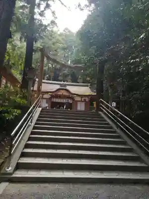 狭井坐大神荒魂神社(狭井神社)の鳥居