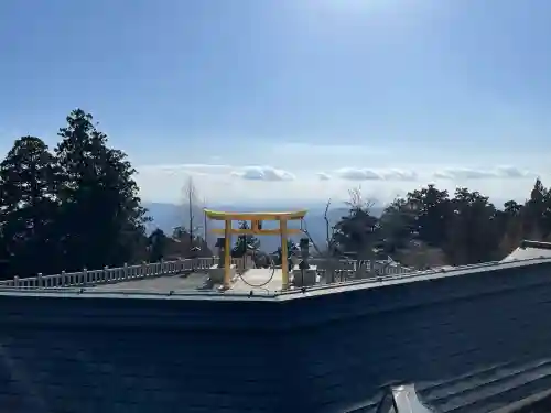 秋葉山本宮 秋葉神社 上社の{uncategorized: "未分類", other: "その他", undefined: "問題あり", building: "その他建物", grave: "お墓", sacred_gate: "鳥居", guardian: "狛犬", statue: "像", buddha: "仏像", history: "歴史", nature: "自然", garden: "庭園", animal: "動物", pagoda: "塔", temizu: "手水舎", mountain_gate: "山門・神門", sanctuary: "本殿・本堂", subordinate: "末社・摂社", art: "芸術", scenery: "景色", jizo: "地蔵", ema: "絵馬", goshuin: "御朱印", omikuji: "おみくじ", items: "授与品その他", amulet: "お守り", goshuincho: "御朱印帳", eats: "食事", festival: "お祭り", votive_dance: "神楽", shichigosan: "七五三参", wedding: "結婚式", experience: "体験その他", initially: "初詣", around: "周辺", anti_infection: "感染症対策"}