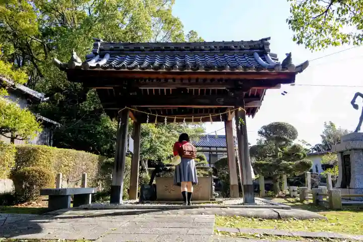 八柱社の手水舎