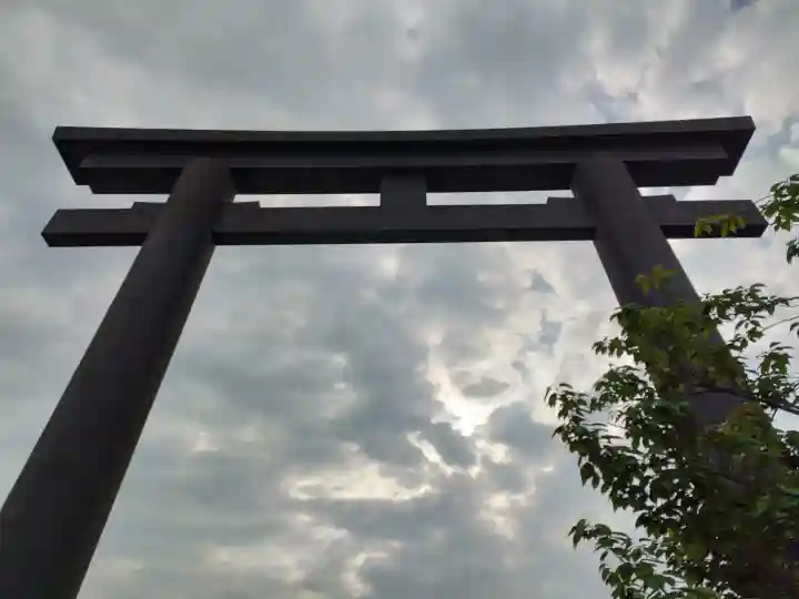 大神神社の{uncategorized: "未分類", other: "その他", undefined: "問題あり", building: "その他建物", grave: "お墓", sacred_gate: "鳥居", guardian: "狛犬", statue: "像", buddha: "仏像", history: "歴史", nature: "自然", garden: "庭園", animal: "動物", pagoda: "塔", temizu: "手水舎", mountain_gate: "山門・神門", sanctuary: "本殿・本堂", subordinate: "末社・摂社", art: "芸術", scenery: "景色", jizo: "地蔵", ema: "絵馬", goshuin: "御朱印", omikuji: "おみくじ", items: "授与品その他", amulet: "お守り", goshuincho: "御朱印帳", eats: "食事", festival: "お祭り", votive_dance: "神楽", shichigosan: "七五三参", wedding: "結婚式", experience: "体験その他", initially: "初詣", around: "周辺", anti_infection: "感染症対策"}