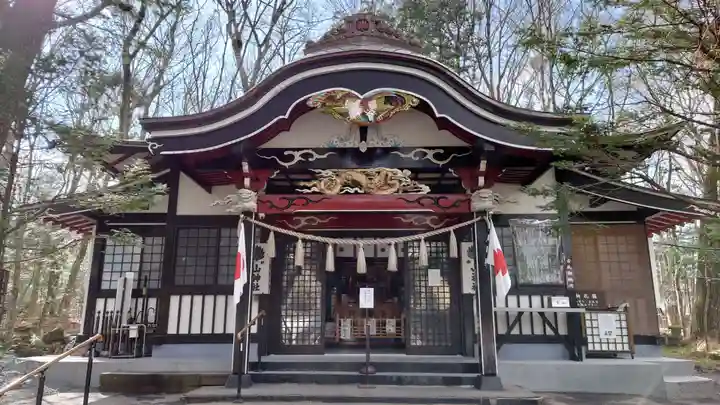 新屋山神社の本殿・本堂