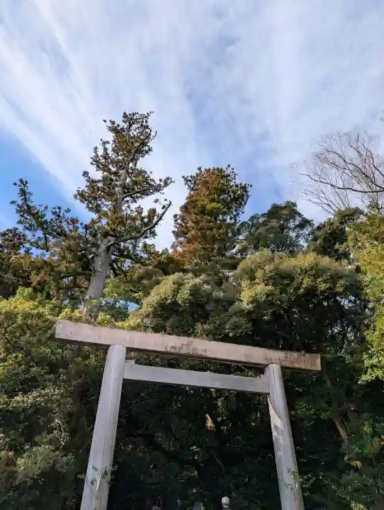 伊勢神宮外宮(豊受大神宮)の{uncategorized: "未分類", other: "その他", undefined: "問題あり", building: "その他建物", grave: "お墓", sacred_gate: "鳥居", guardian: "狛犬", statue: "像", buddha: "仏像", history: "歴史", nature: "自然", garden: "庭園", animal: "動物", pagoda: "塔", temizu: "手水舎", mountain_gate: "山門・神門", sanctuary: "本殿・本堂", subordinate: "末社・摂社", art: "芸術", scenery: "景色", jizo: "地蔵", ema: "絵馬", goshuin: "御朱印", omikuji: "おみくじ", items: "授与品その他", amulet: "お守り", goshuincho: "御朱印帳", eats: "食事", festival: "お祭り", votive_dance: "神楽", shichigosan: "七五三参", wedding: "結婚式", experience: "体験その他", initially: "初詣", around: "周辺", anti_infection: "感染症対策"}