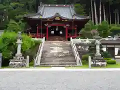 久遠寺の本殿