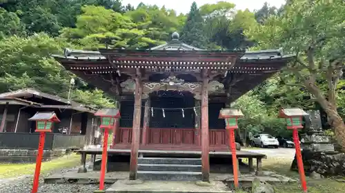 満願寺の本殿