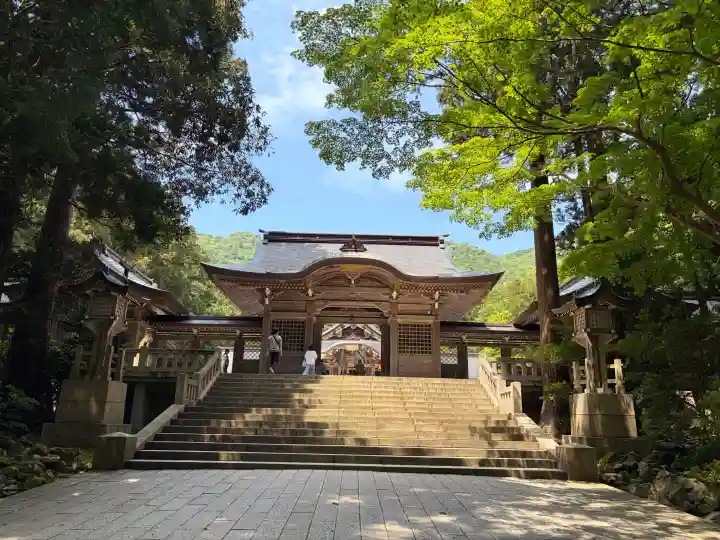 彌彦神社の{uncategorized: "未分類", other: "その他", undefined: "問題あり", building: "その他建物", grave: "お墓", sacred_gate: "鳥居", guardian: "狛犬", statue: "像", buddha: "仏像", history: "歴史", nature: "自然", garden: "庭園", animal: "動物", pagoda: "塔", temizu: "手水舎", mountain_gate: "山門・神門", sanctuary: "本殿・本堂", subordinate: "末社・摂社", art: "芸術", scenery: "景色", jizo: "地蔵", ema: "絵馬", goshuin: "御朱印", omikuji: "おみくじ", items: "授与品その他", amulet: "お守り", goshuincho: "御朱印帳", eats: "食事", festival: "お祭り", votive_dance: "神楽", shichigosan: "七五三参", wedding: "結婚式", experience: "体験その他", initially: "初詣", around: "周辺", anti_infection: "感染症対策"}