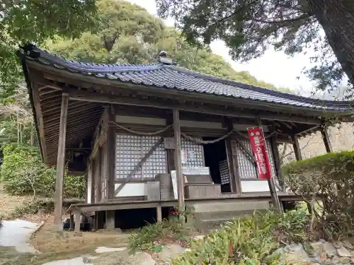 東大寺別院阿弥陀寺の{uncategorized: "未分類", other: "その他", undefined: "問題あり", building: "その他建物", grave: "お墓", sacred_gate: "鳥居", guardian: "狛犬", statue: "像", buddha: "仏像", history: "歴史", nature: "自然", garden: "庭園", animal: "動物", pagoda: "塔", temizu: "手水舎", mountain_gate: "山門・神門", sanctuary: "本殿・本堂", subordinate: "末社・摂社", art: "芸術", scenery: "景色", jizo: "地蔵", ema: "絵馬", goshuin: "御朱印", omikuji: "おみくじ", items: "授与品その他", amulet: "お守り", goshuincho: "御朱印帳", eats: "食事", festival: "お祭り", votive_dance: "神楽", shichigosan: "七五三参", wedding: "結婚式", experience: "体験その他", initially: "初詣", around: "周辺", anti_infection: "感染症対策"}