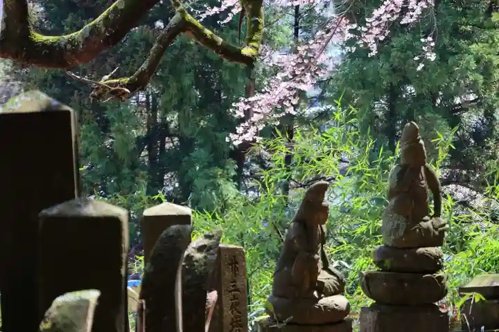 荒井馬頭観音堂の像
