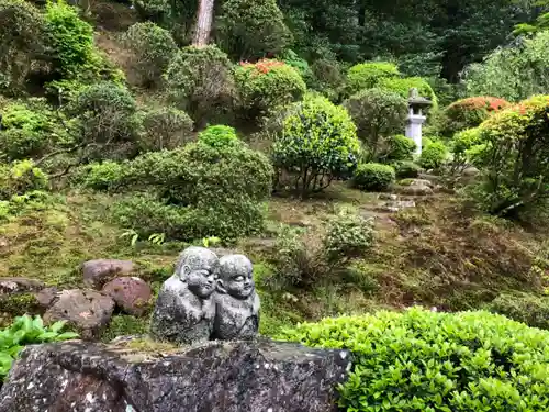 護国寺の庭園