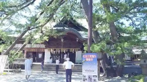 白山神社の本殿